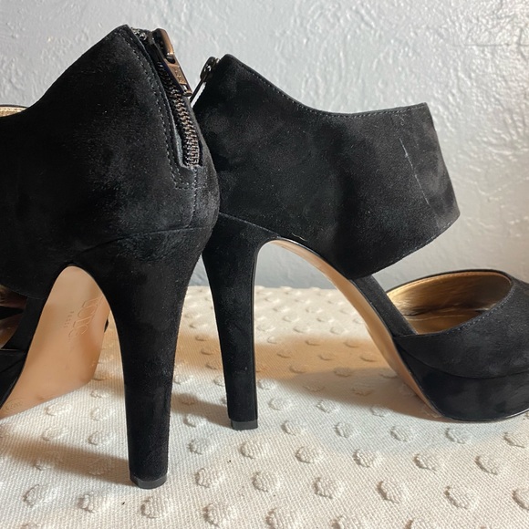 BCBG Black Suede High Heels Open Toe Closed Heel Pumps - Picture 11 of 16